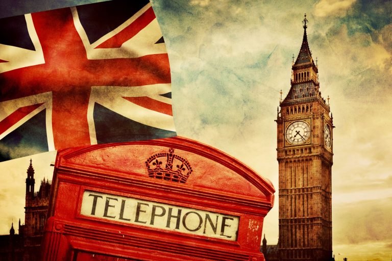 İngiltere bayrağı, kırmızı telefon kulübesi ve Big Ben kolajı